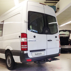 Tažné zařízení Volkswagen Crafter skříň 3,0t / 3,5t / 4,6t (MWB+LWB+XL) 2006-2016, příruba 4 šr., Bosal-Oris